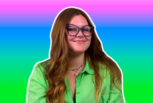 Portrait of TikTok creator and Jellysmack employee Nicole Marks wearing a green shirt and glasses on a gradient rainbow background.